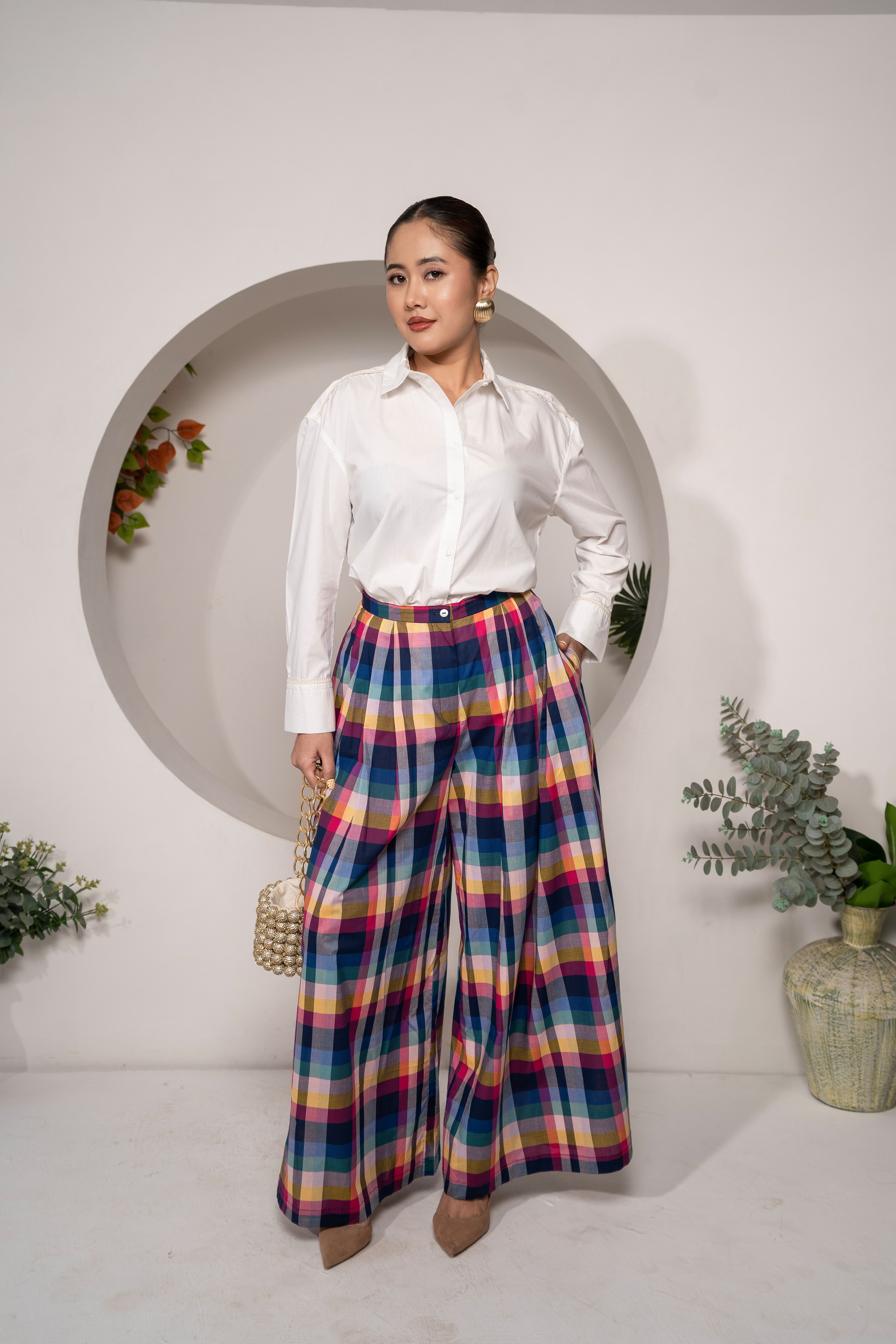 Sunset Vista Pleated Pants – Cotton Y/D Multicolor Checks paired with Cloudlight Oversized Shirt – White Cotton Poplin with Sparkle Lace model wearing standing