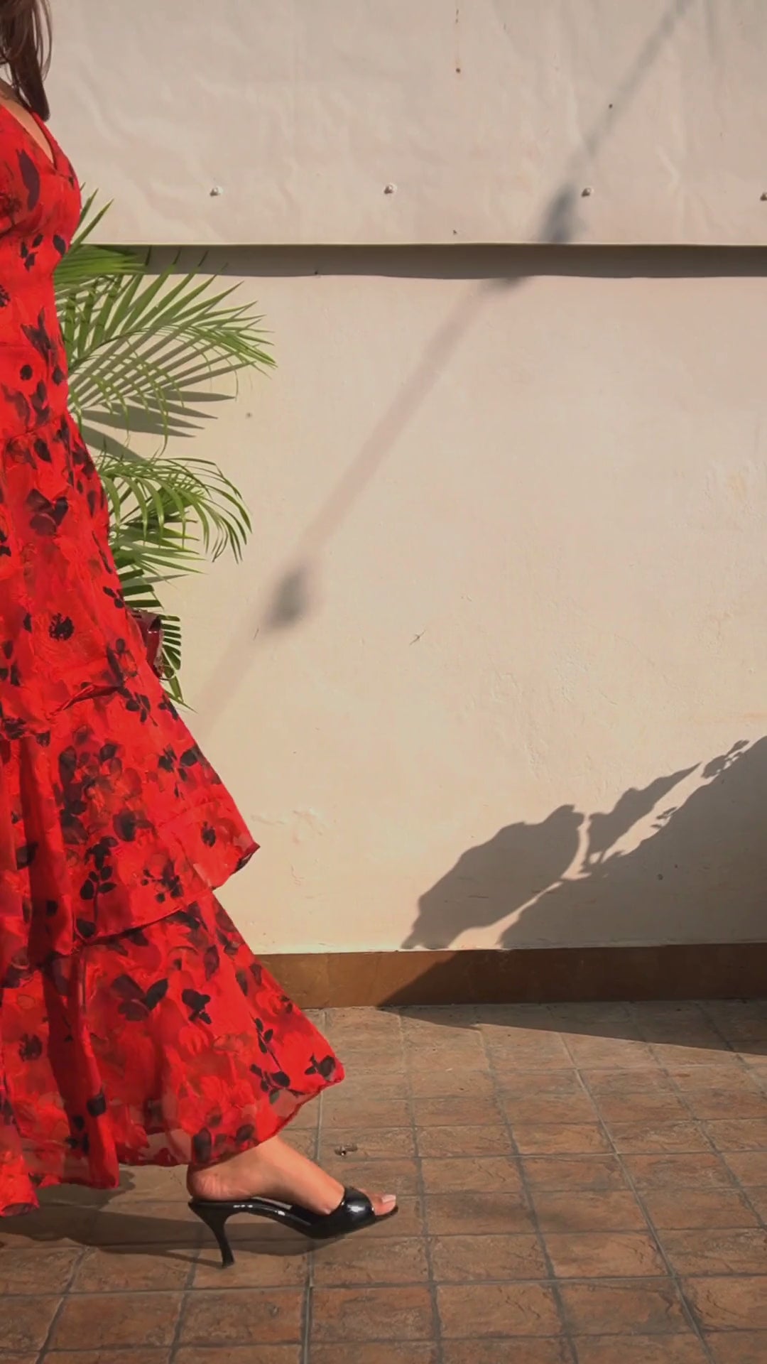 women wearing red layered floral jacquard maxi dress

Señorita red evening dress with cascading layers

festive red maxi dress for Christmas and New Year