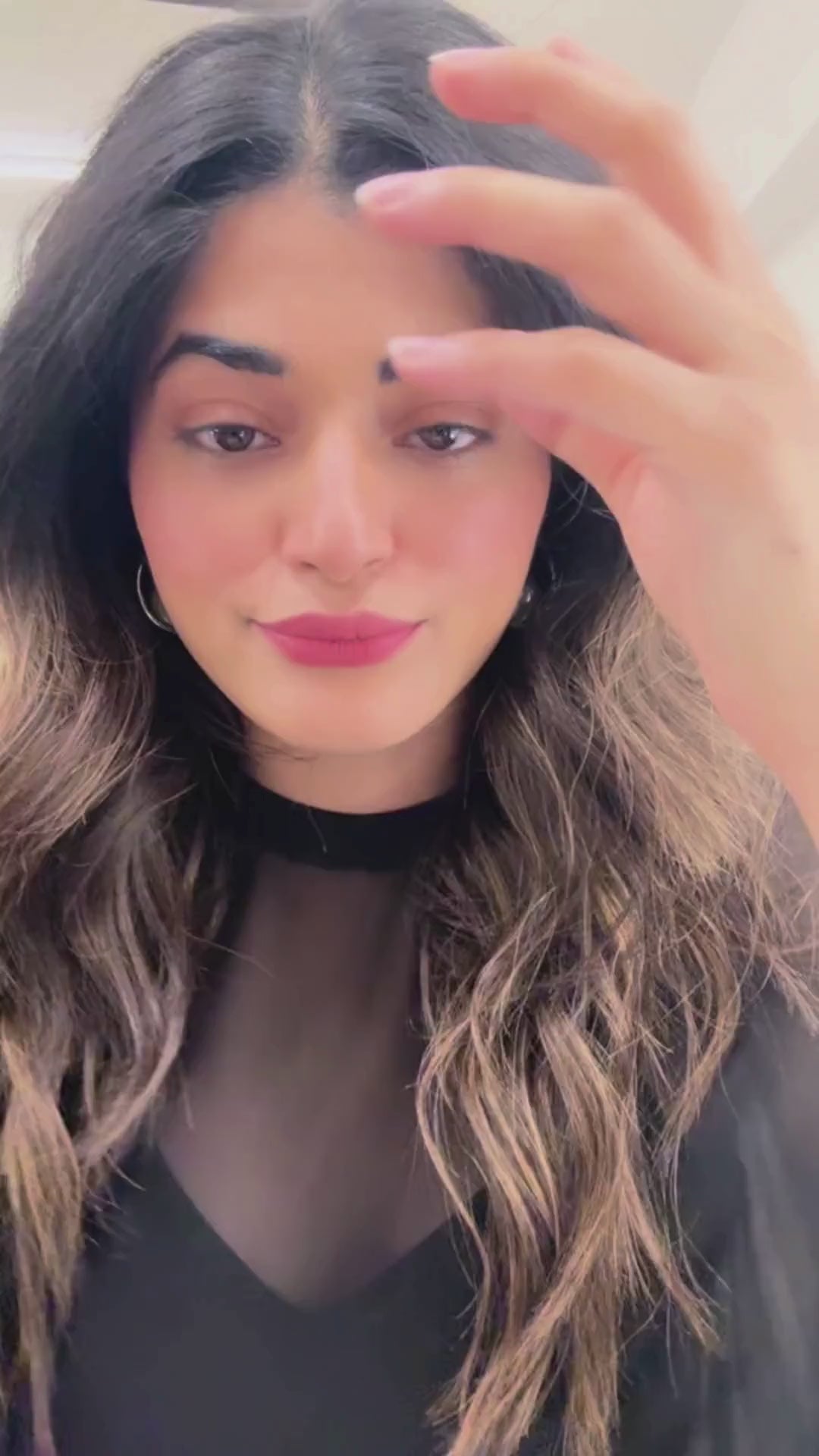 nisha cape dress actress Tasneem khan reaction